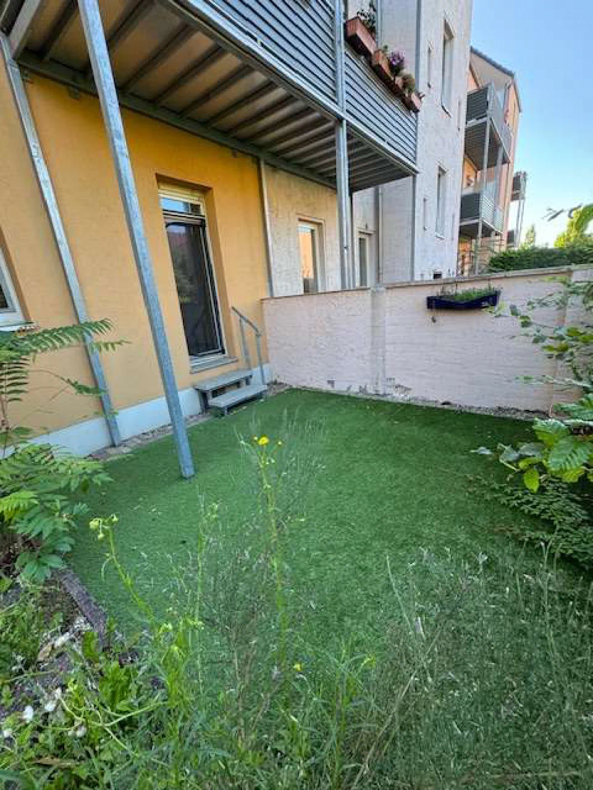 coming soon= Wohntraum...3 Stufen zum Glück. 2 Zimmer, Terrasse, Bad mit Wanne und Dusche