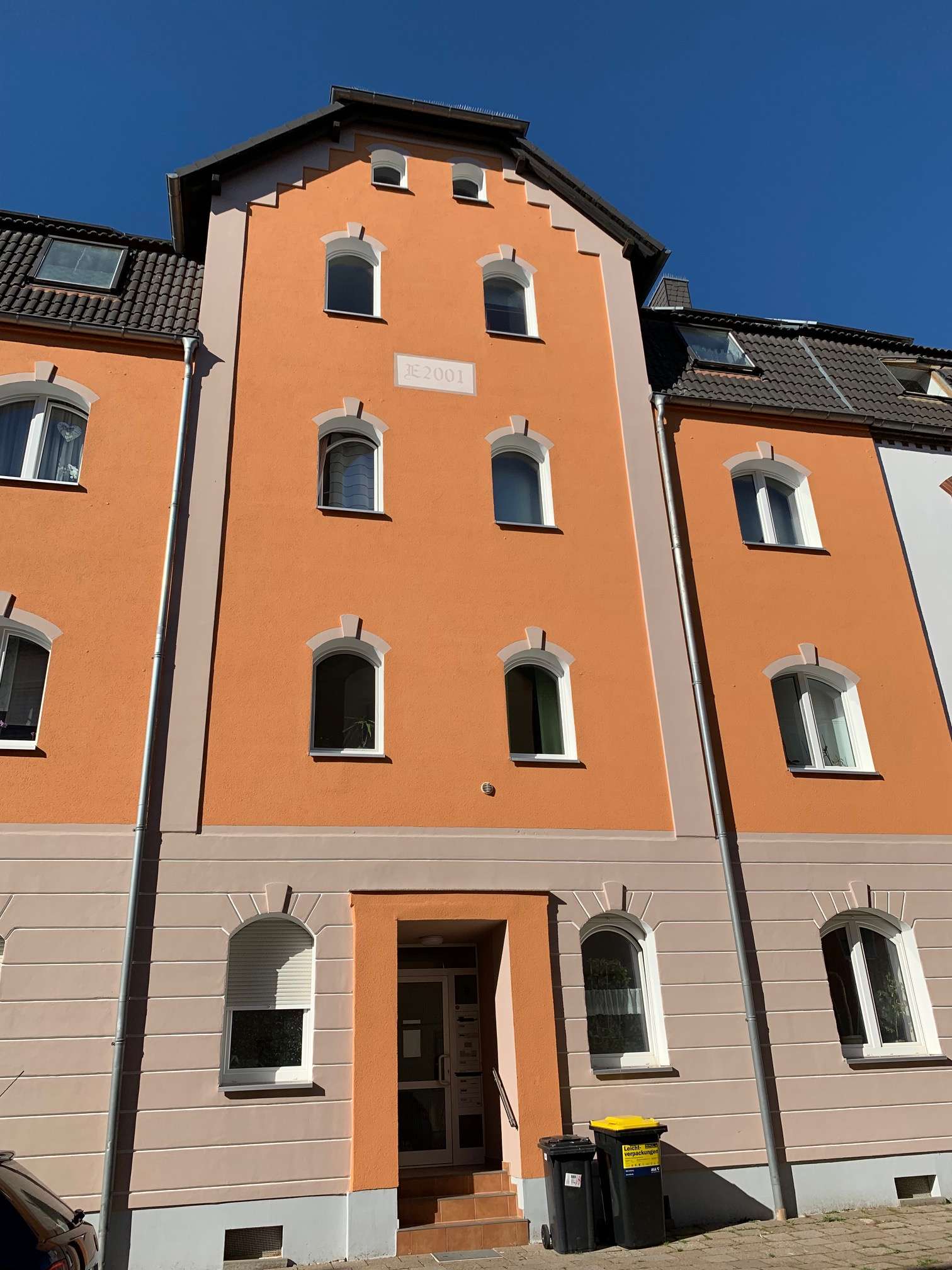 2-Zimmer Dachgeschosswohnung mit Wanne & Dusche