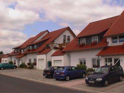4 Zimmer Wohnung im EG mit Terrasse und Garage